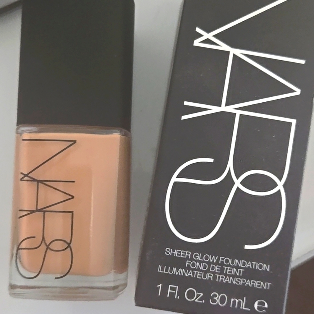 NARS Sheer Glow Foundation